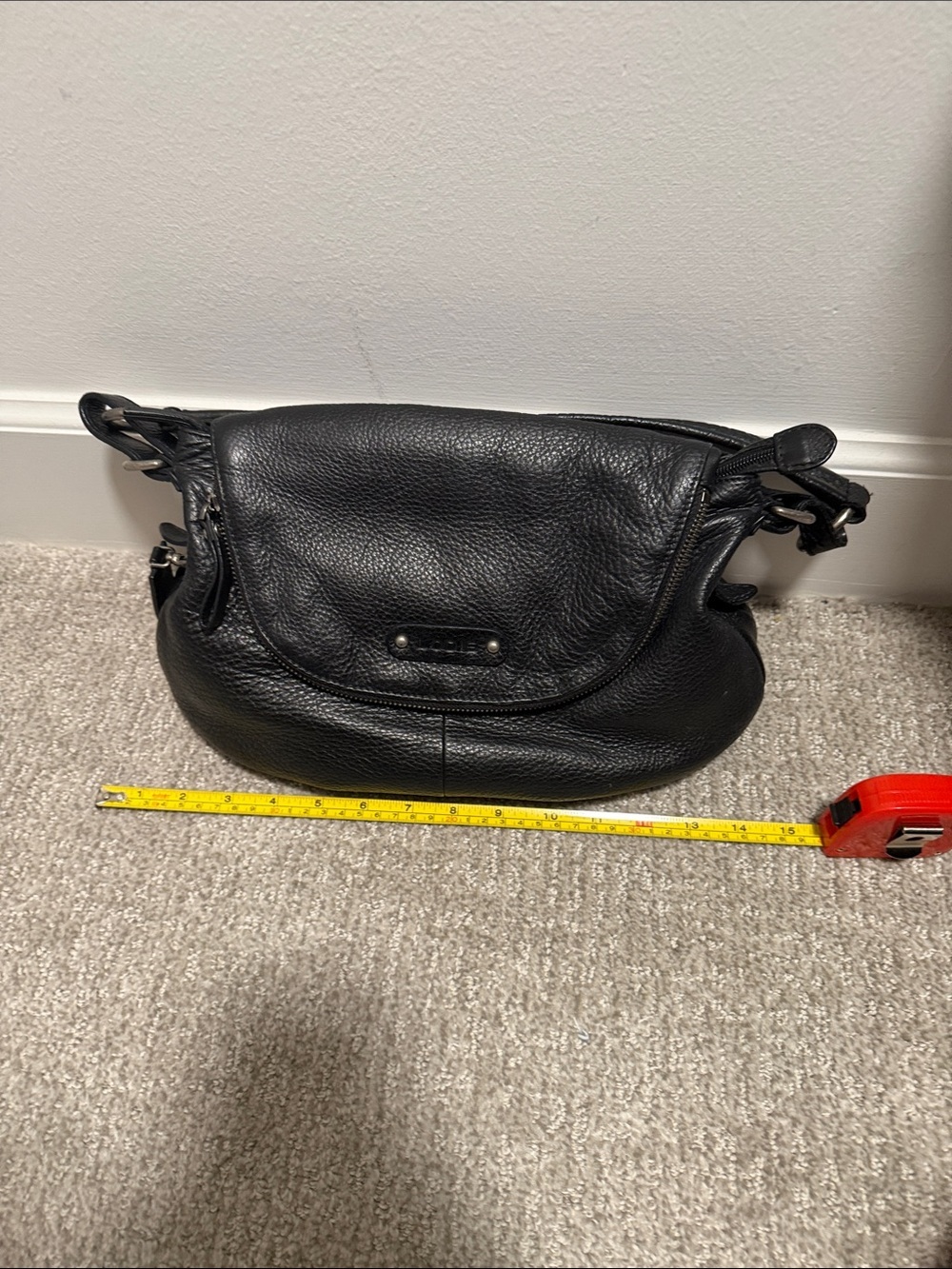 Elegant Black Leather Shoulder Bag - Picture 4 of 5